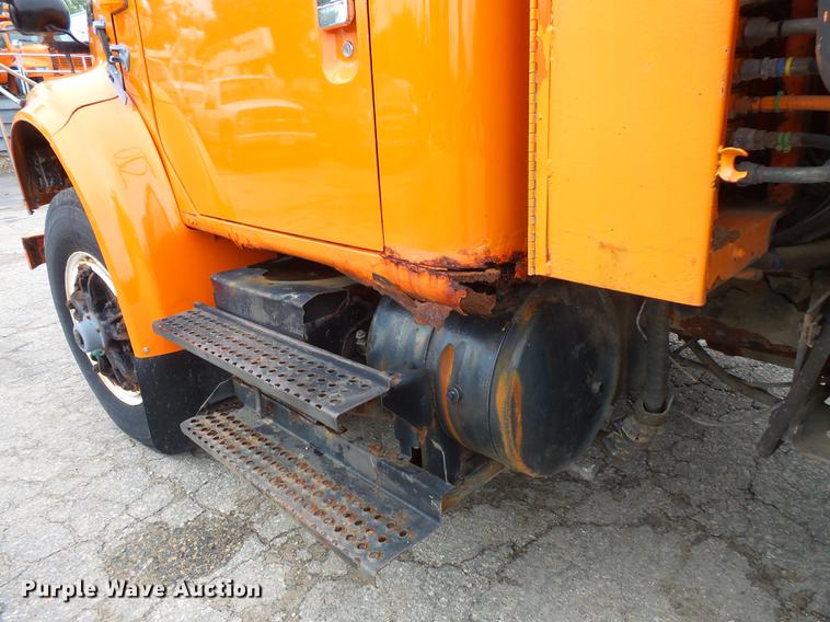 image for item FT9841 1997 International 4700 dump truck