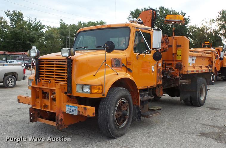 image for item FT9842 1995 International 4700 dump truck