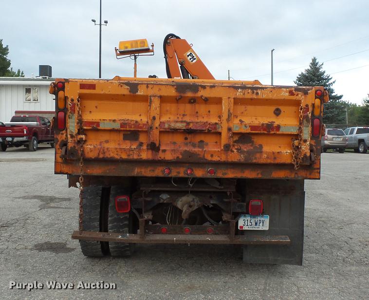 image for item FT9842 1995 International 4700 dump truck