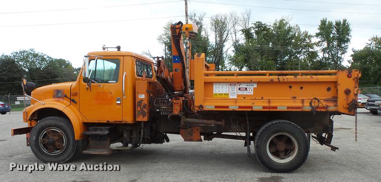 image for item FT9842 1995 International 4700 dump truck