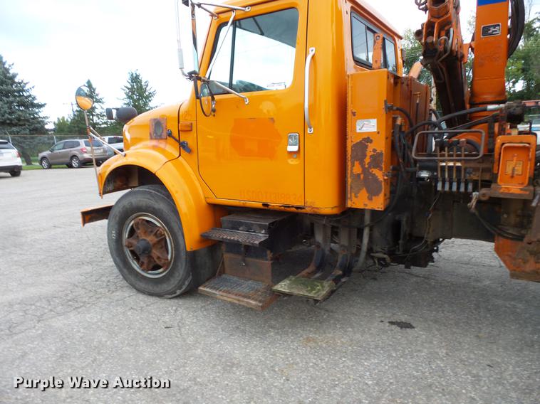 image for item FT9842 1995 International 4700 dump truck