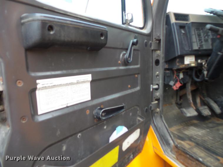 image for item FT9842 1995 International 4700 dump truck