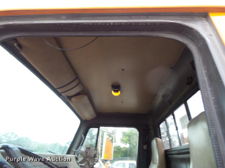 image for item FT9842 1995 International 4700 dump truck