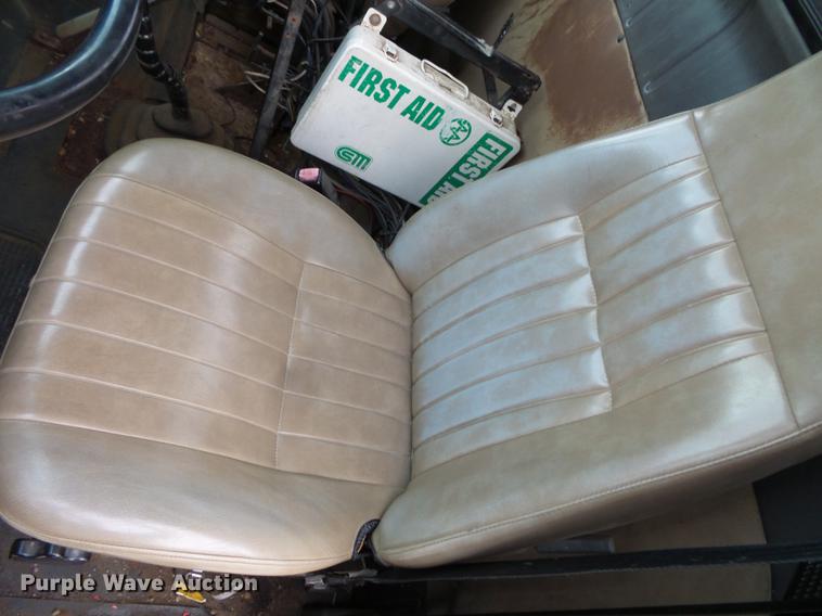 image for item FT9842 1995 International 4700 dump truck