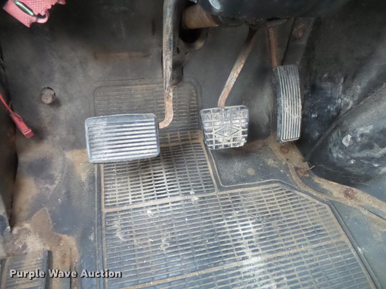 image for item FT9842 1995 International 4700 dump truck