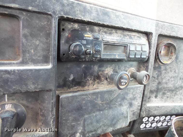 image for item FT9842 1995 International 4700 dump truck