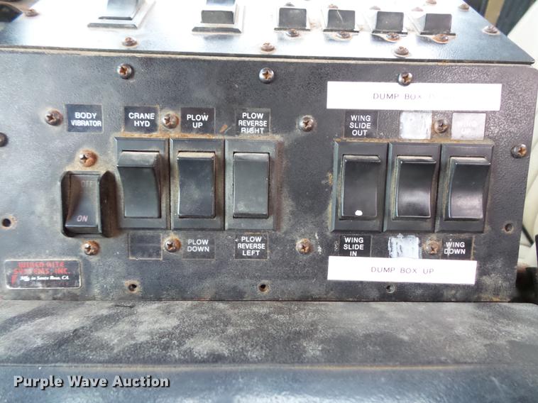 image for item FT9842 1995 International 4700 dump truck