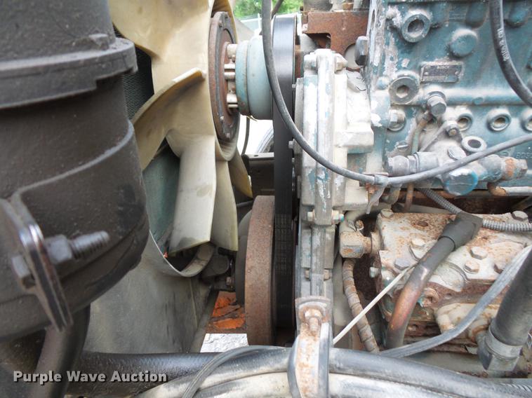 image for item FT9842 1995 International 4700 dump truck