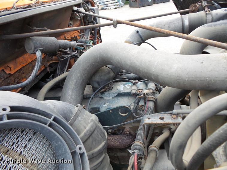 image for item FT9842 1995 International 4700 dump truck