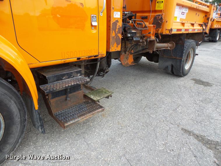 image for item FT9842 1995 International 4700 dump truck