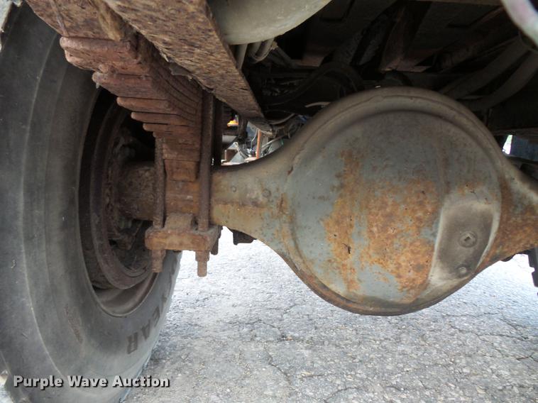 image for item FT9842 1995 International 4700 dump truck