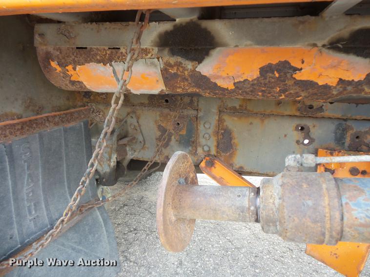 image for item FT9842 1995 International 4700 dump truck