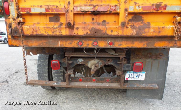 image for item FT9842 1995 International 4700 dump truck