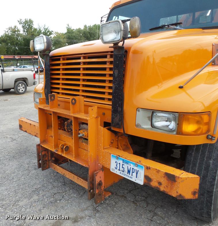 image for item FT9842 1995 International 4700 dump truck