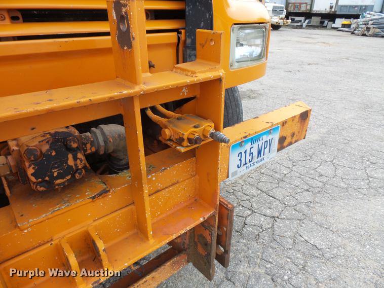 image for item FT9842 1995 International 4700 dump truck