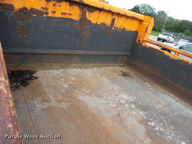 image for item FT9842 1995 International 4700 dump truck