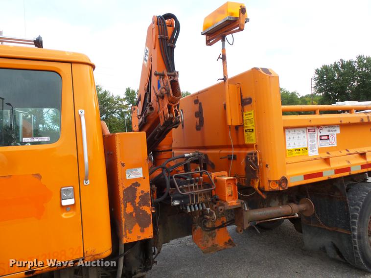 image for item FT9842 1995 International 4700 dump truck