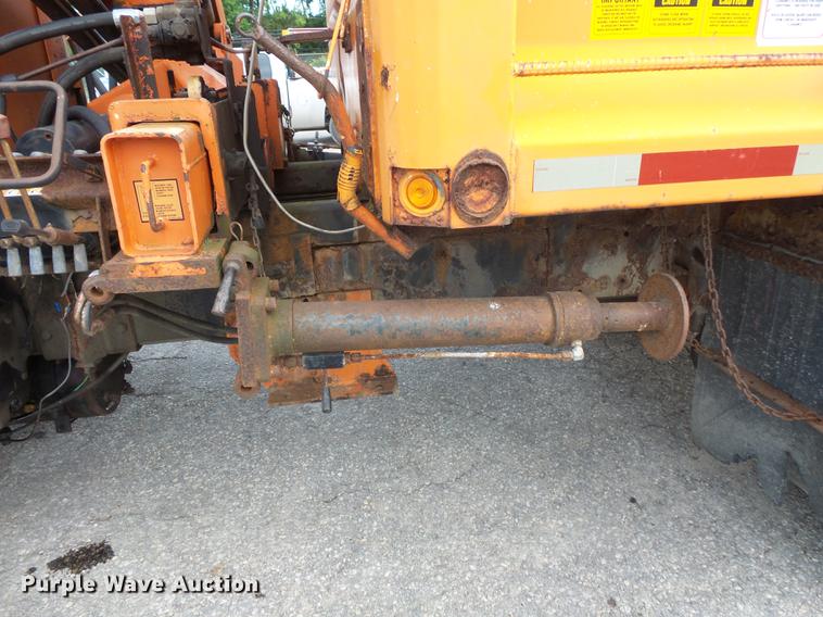 image for item FT9842 1995 International 4700 dump truck