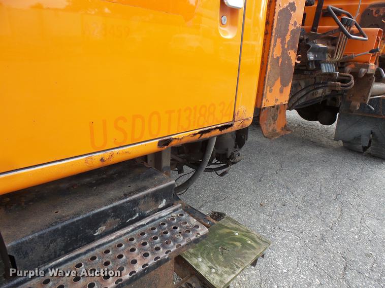 image for item FT9842 1995 International 4700 dump truck