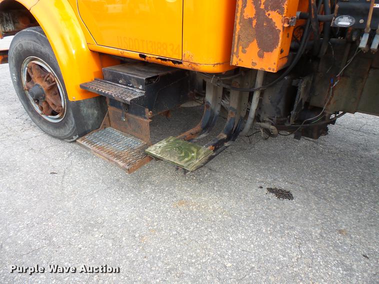 image for item FT9842 1995 International 4700 dump truck