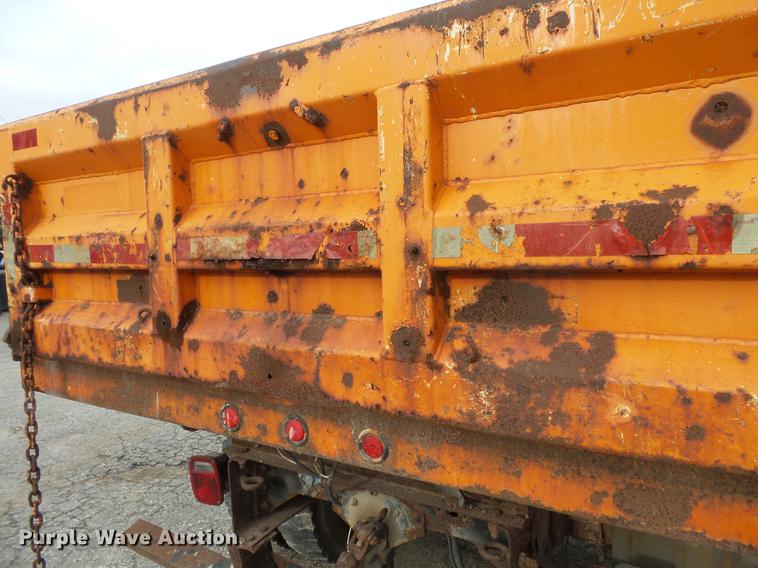 image for item FT9842 1995 International 4700 dump truck