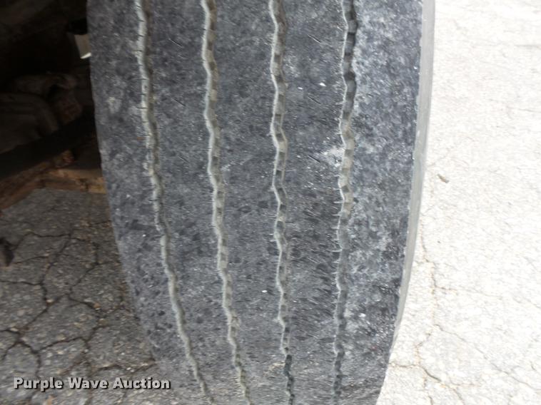 image for item FT9842 1995 International 4700 dump truck