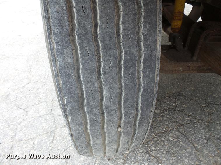 image for item FT9842 1995 International 4700 dump truck