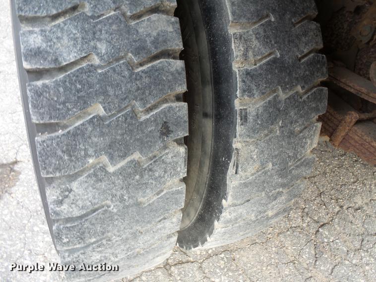 image for item FT9842 1995 International 4700 dump truck