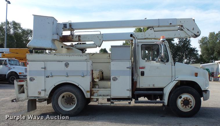 image for item FT9843 1994 Freightliner FL70 bucket truck