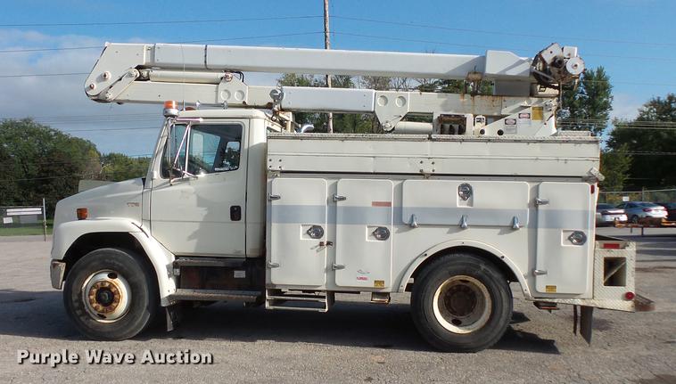 image for item FT9843 1994 Freightliner FL70 bucket truck
