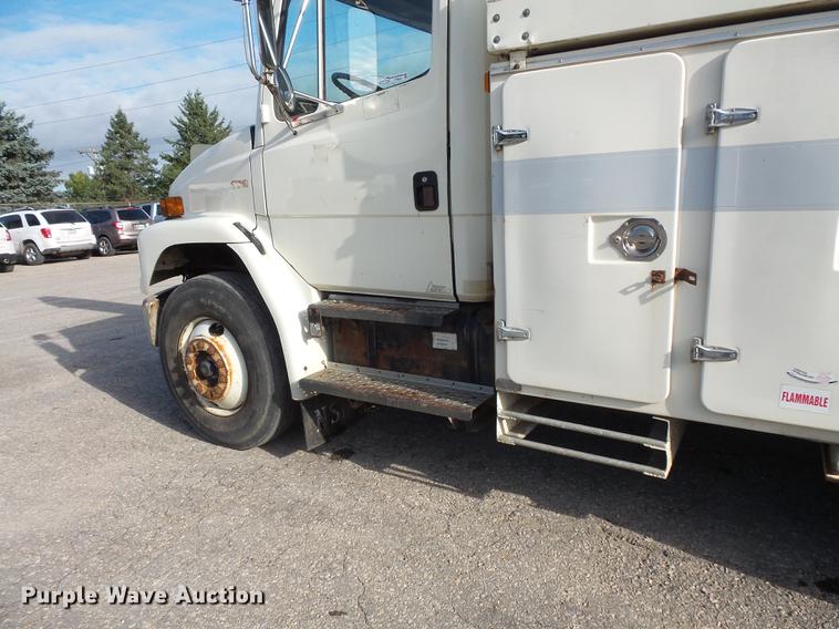 image for item FT9843 1994 Freightliner FL70 bucket truck
