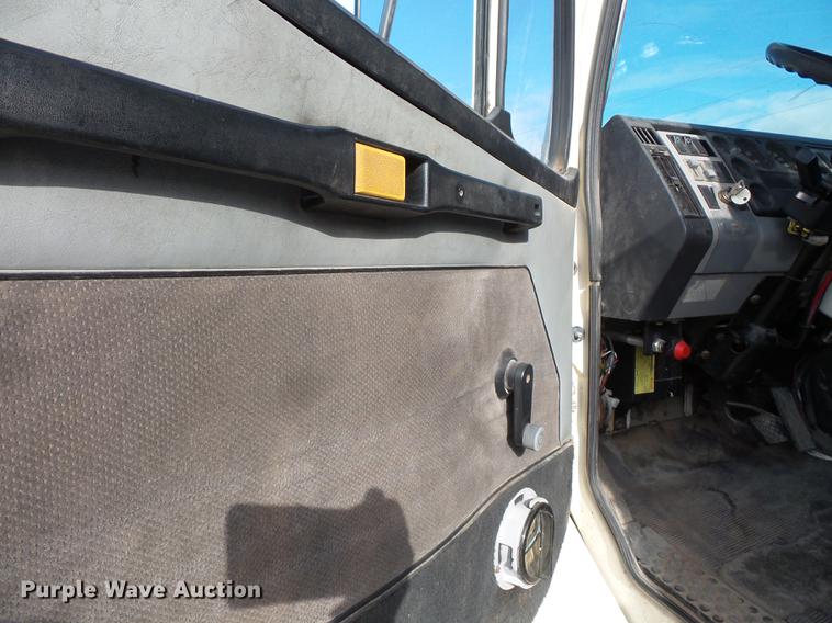 image for item FT9843 1994 Freightliner FL70 bucket truck