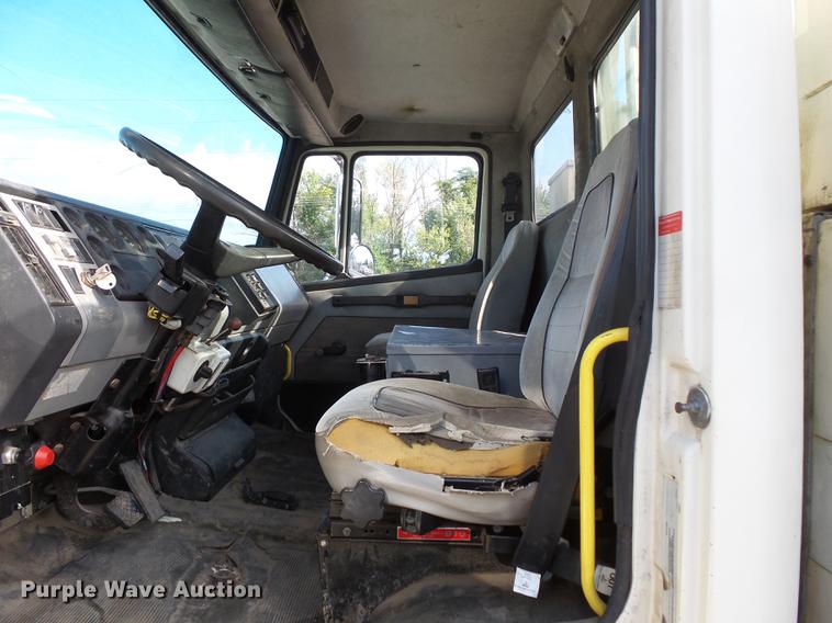 image for item FT9843 1994 Freightliner FL70 bucket truck