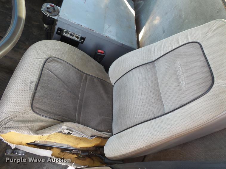 image for item FT9843 1994 Freightliner FL70 bucket truck