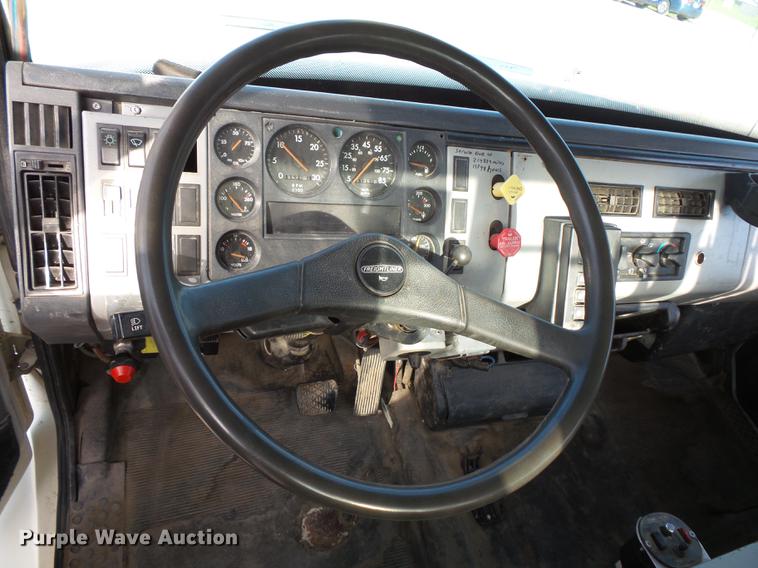 image for item FT9843 1994 Freightliner FL70 bucket truck