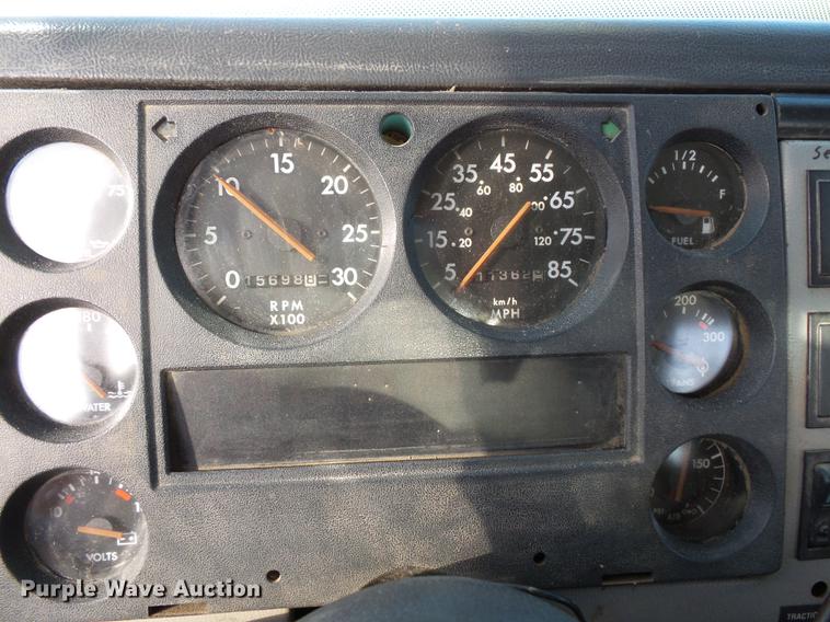 image for item FT9843 1994 Freightliner FL70 bucket truck