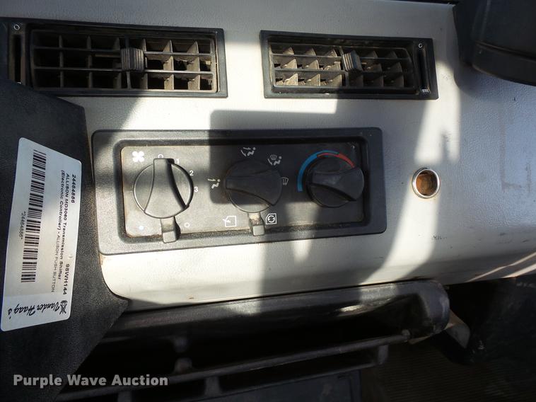 image for item FT9843 1994 Freightliner FL70 bucket truck