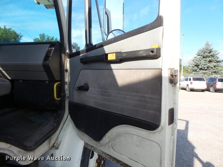 image for item FT9843 1994 Freightliner FL70 bucket truck
