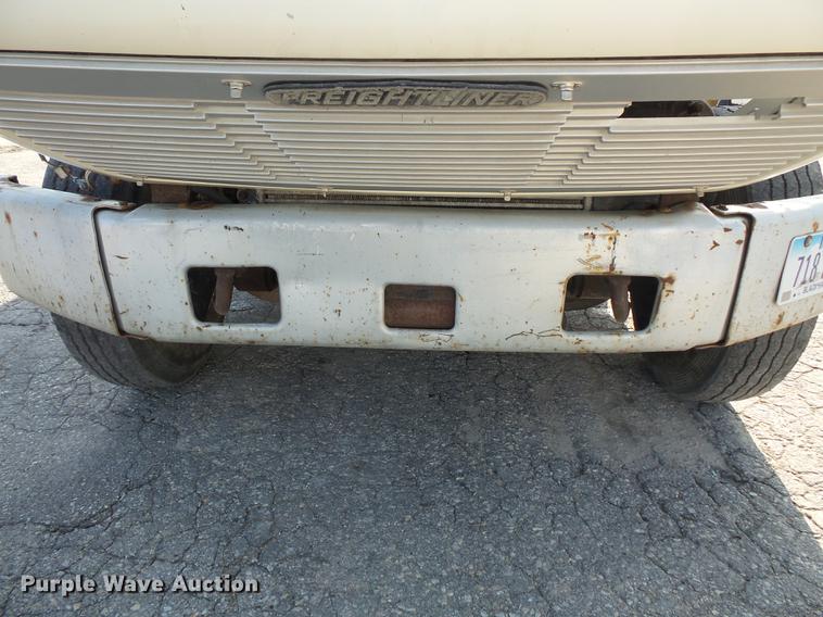 image for item FT9843 1994 Freightliner FL70 bucket truck