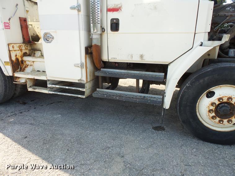 image for item FT9843 1994 Freightliner FL70 bucket truck