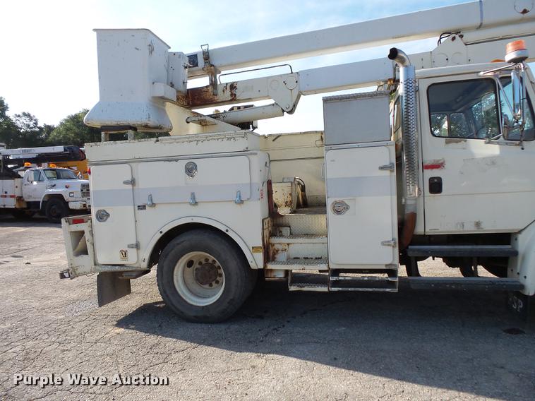 image for item FT9843 1994 Freightliner FL70 bucket truck