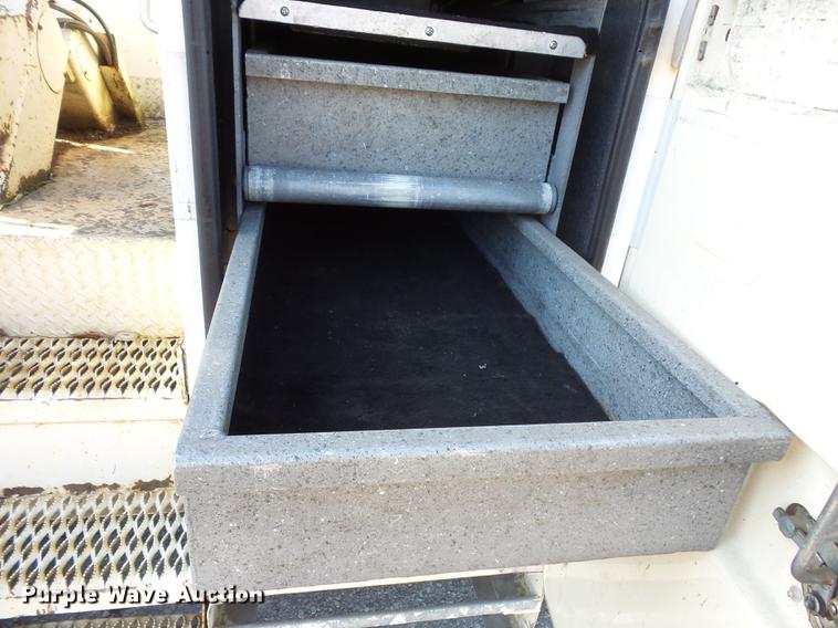 image for item FT9843 1994 Freightliner FL70 bucket truck