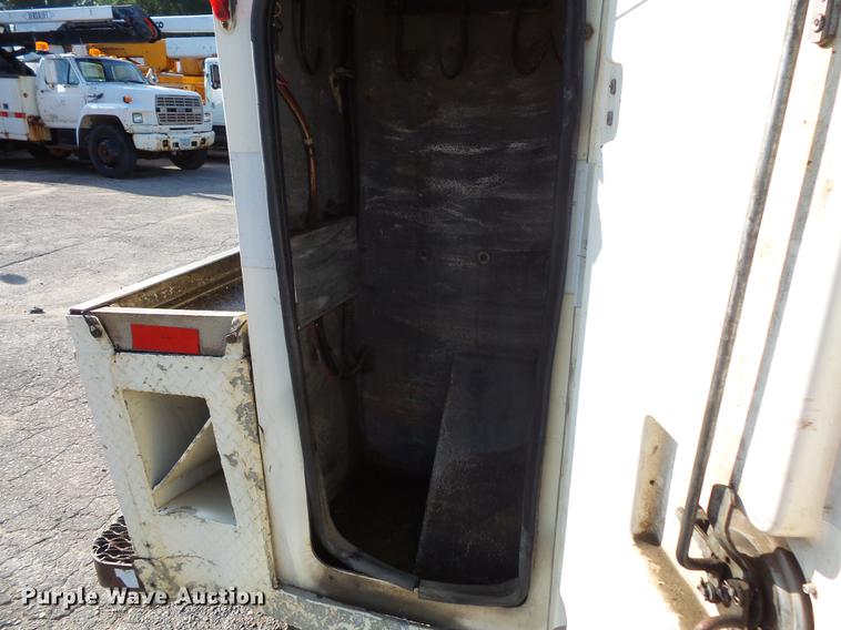 image for item FT9843 1994 Freightliner FL70 bucket truck