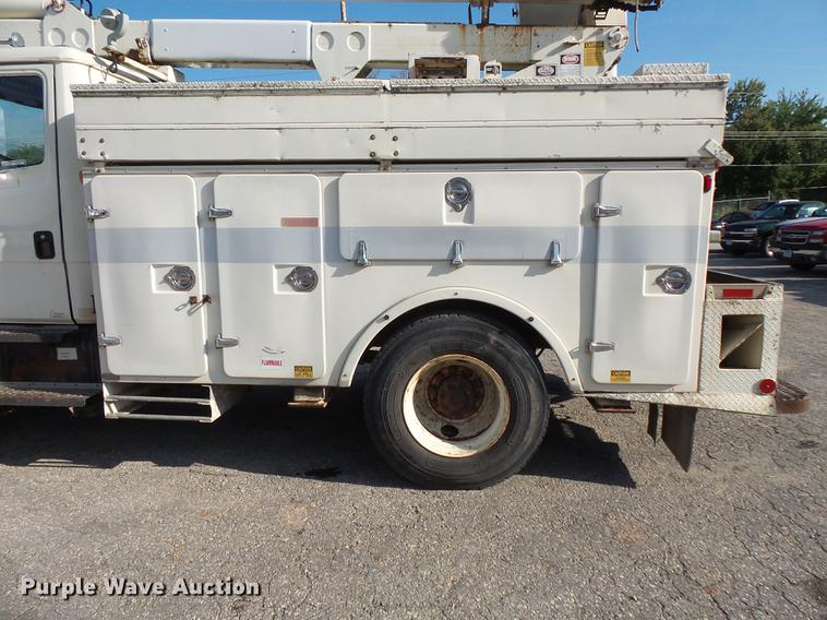 image for item FT9843 1994 Freightliner FL70 bucket truck