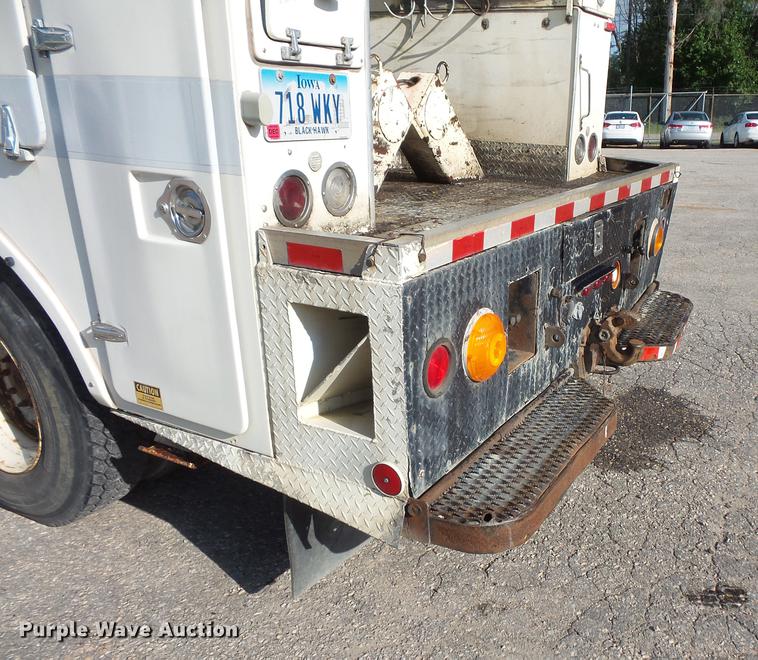 image for item FT9843 1994 Freightliner FL70 bucket truck