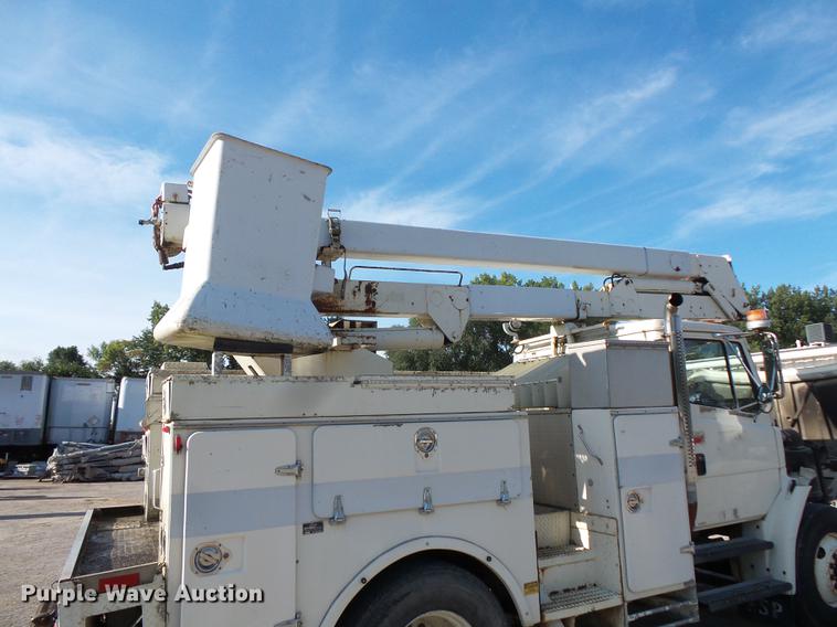 image for item FT9843 1994 Freightliner FL70 bucket truck