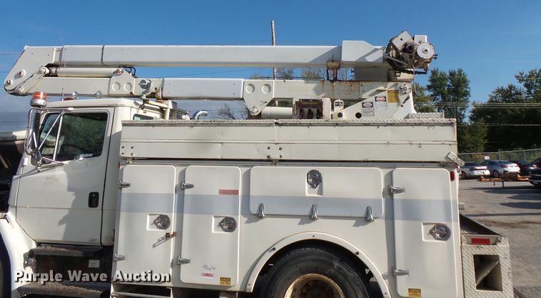 image for item FT9843 1994 Freightliner FL70 bucket truck