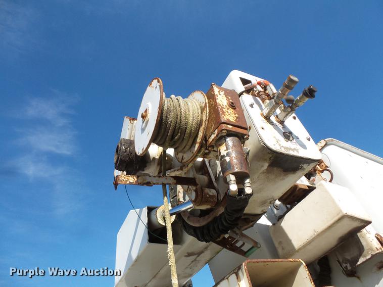 image for item FT9843 1994 Freightliner FL70 bucket truck