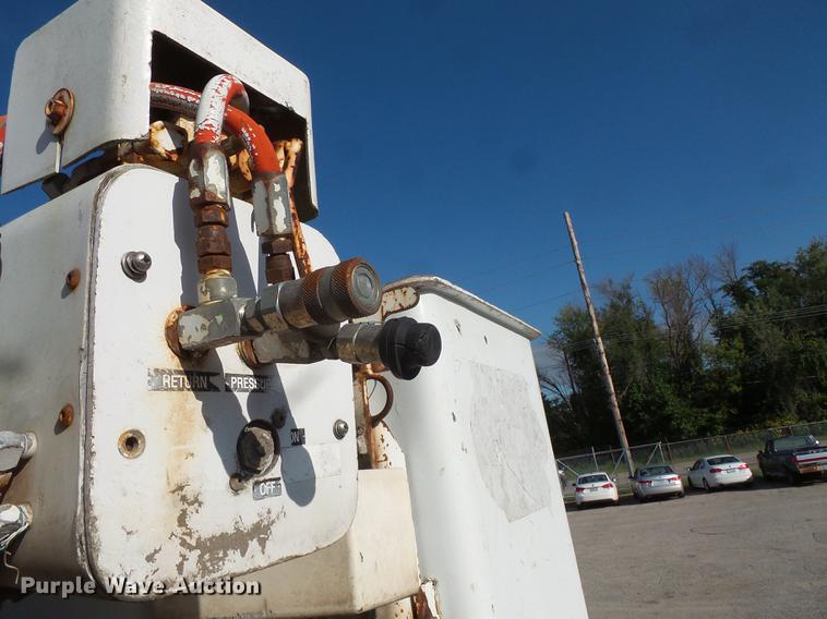 image for item FT9843 1994 Freightliner FL70 bucket truck