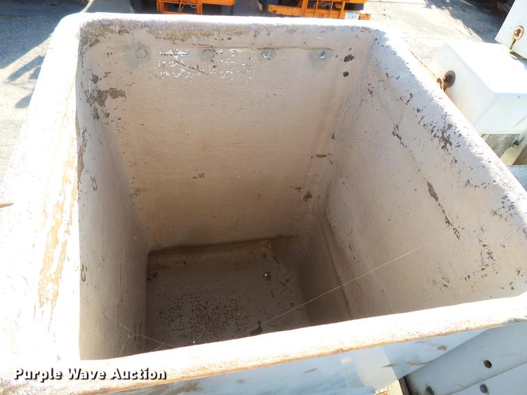 image for item FT9843 1994 Freightliner FL70 bucket truck